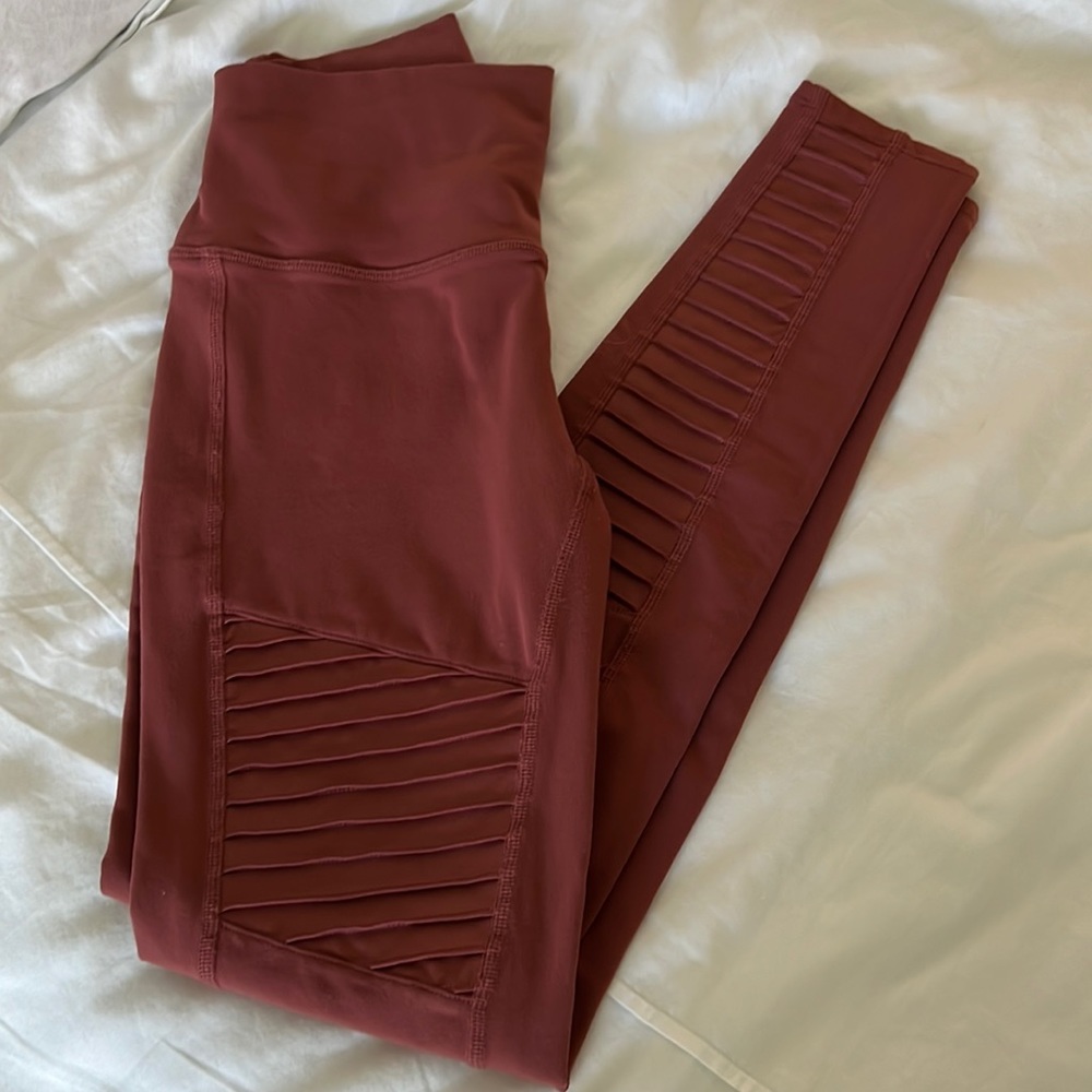 Alo high waisted motto legging in color rose size medium